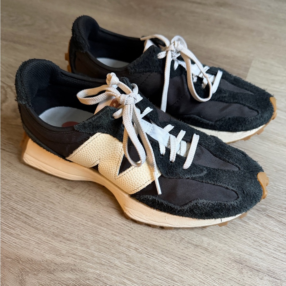 Women’s new balance sneakers.